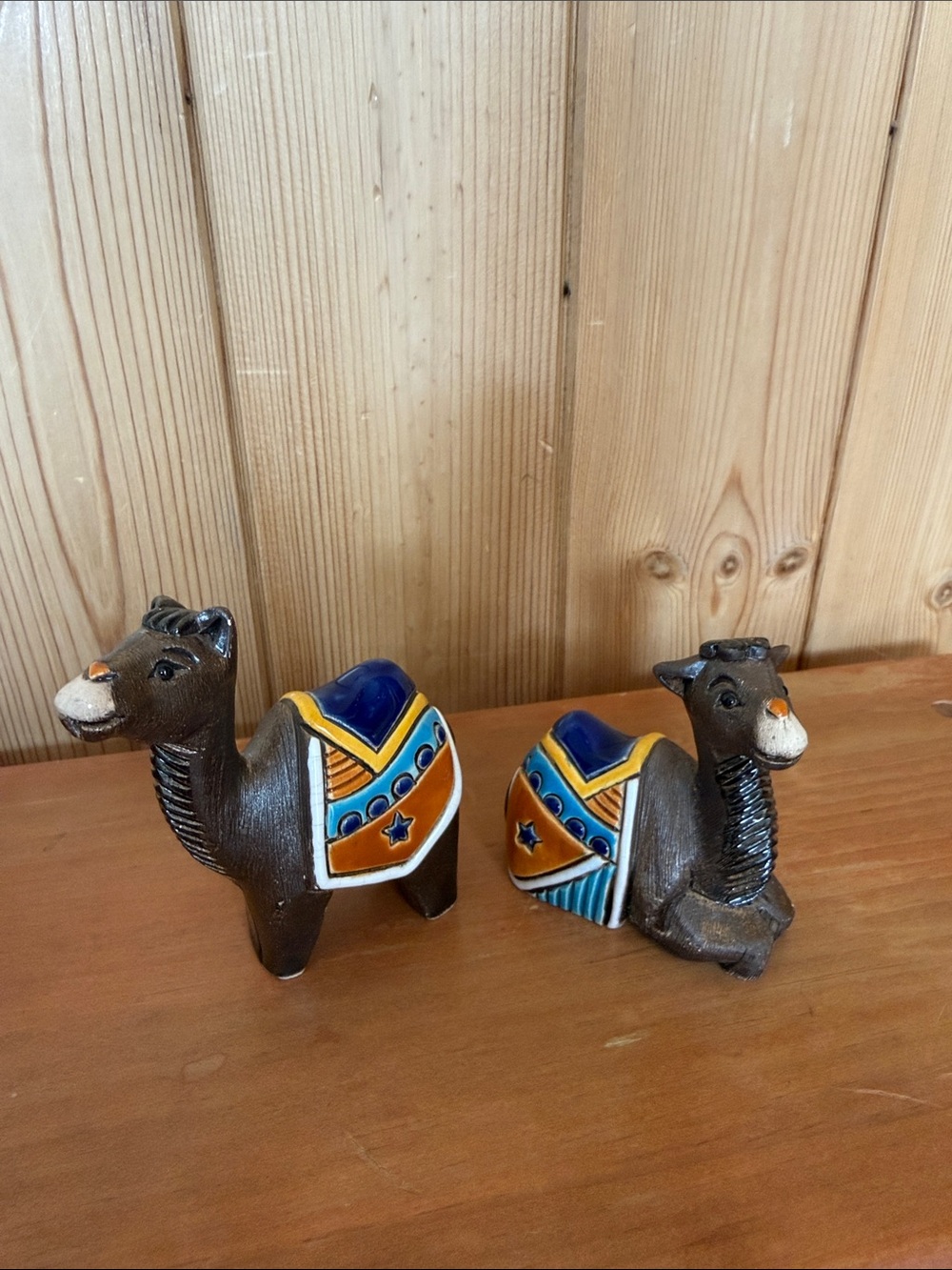 Artesania Rinconada Camel Figurines